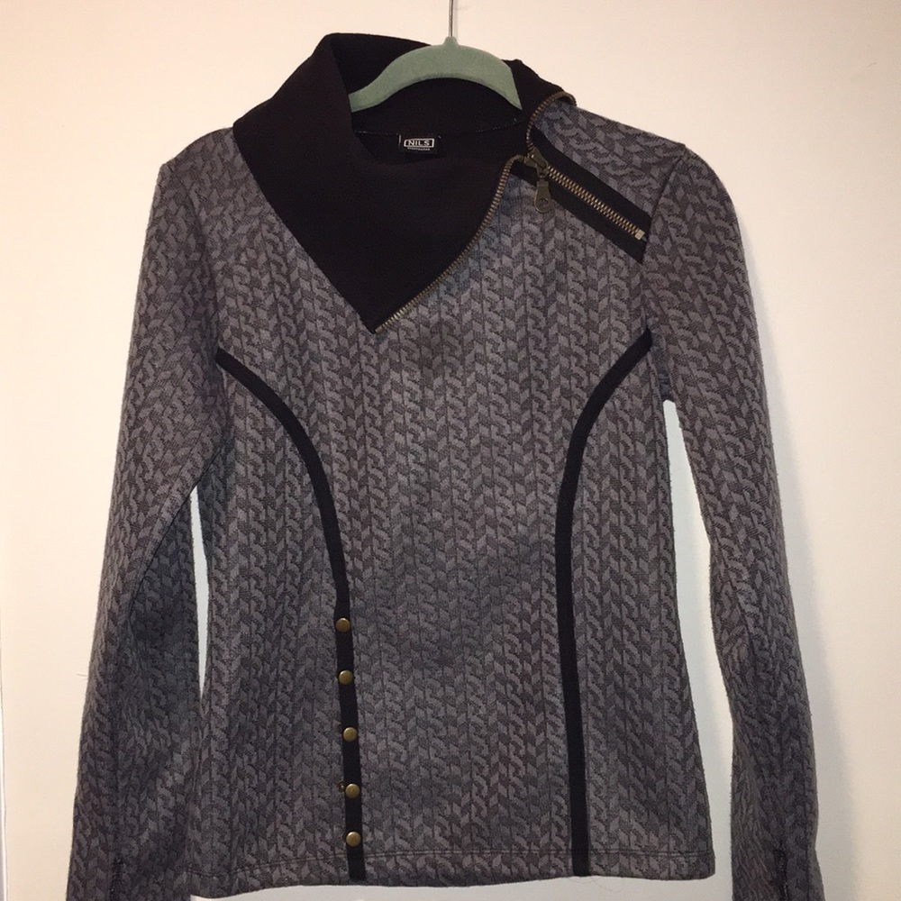 NILS pullover with zip adjustable collar size XS